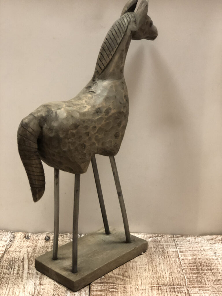 Caballo minimalista antiguo – Dos Puntos